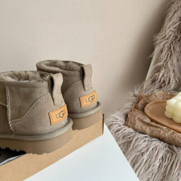 UGG Classic Ultra Mini Boots - Picture 8 of 9